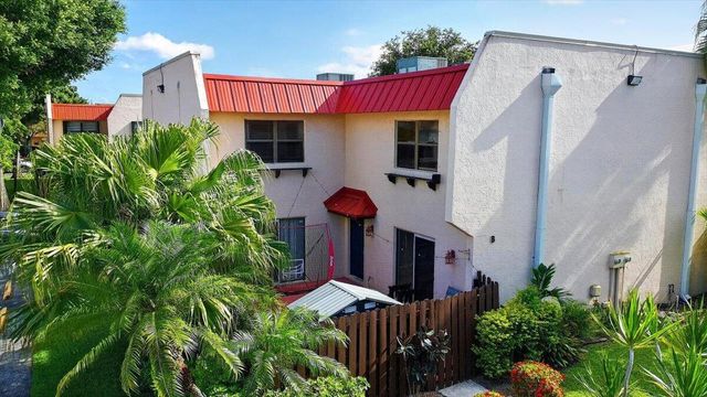 6351 Seven Springs Boulevard B, Greenacres, FL 33463