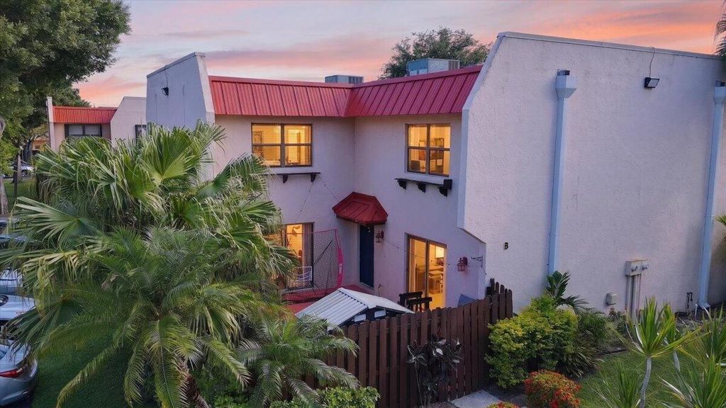 6351 Seven Springs Boulevard B, Greenacres, FL 33463