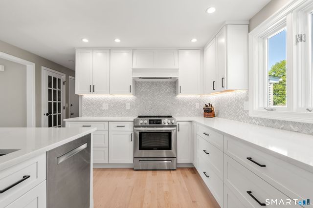 150 Heatherwood Drive, South Windsor, CT 06074