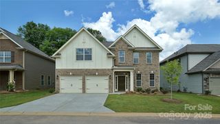 469 Fox Cove Road, Hendersonville, NC 28792