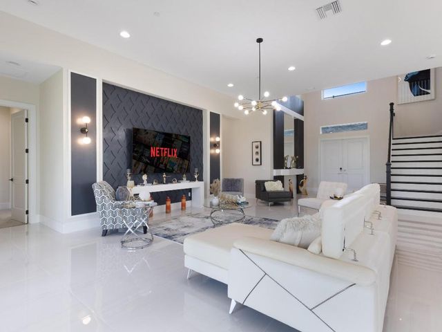 9124 Coral Isles Circle, Palm Beach Gardens, FL 33412