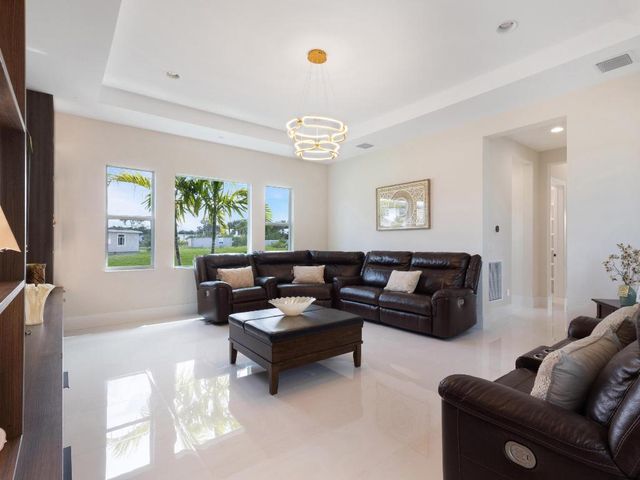 9124 Coral Isles Circle, Palm Beach Gardens, FL 33412