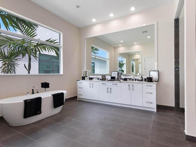 9124 Coral Isles Circle, Palm Beach Gardens, FL 33412