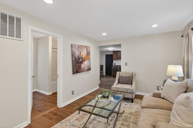 398 Banfil Street, Saint Paul, MN 55102