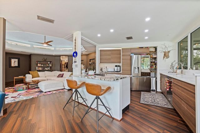 7117 SUNSHINE DRIVE S, St Petersburg, FL 33705