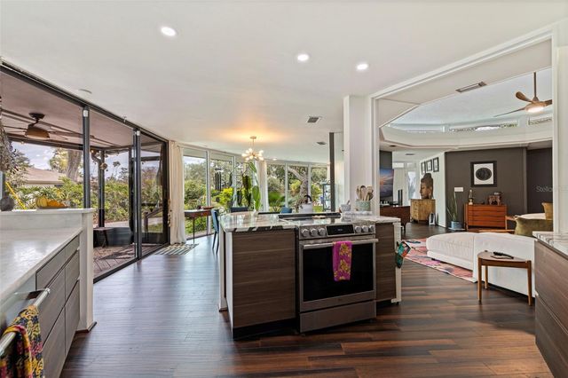 7117 SUNSHINE DRIVE S, St Petersburg, FL 33705