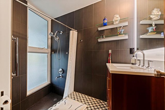 7117 SUNSHINE DRIVE S, St Petersburg, FL 33705