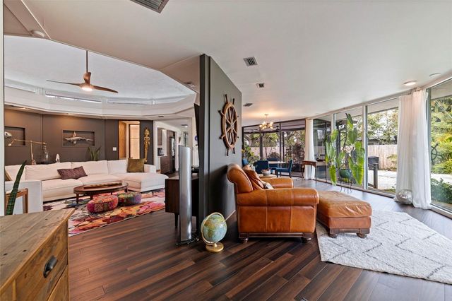 7117 SUNSHINE DRIVE S, St Petersburg, FL 33705