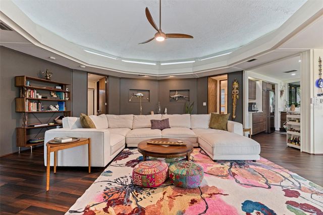 7117 SUNSHINE DRIVE S, St Petersburg, FL 33705