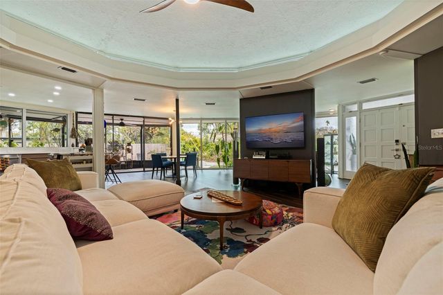 7117 SUNSHINE DRIVE S, St Petersburg, FL 33705