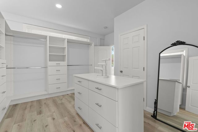 1250 S Windsor Boulevard, Los Angeles, CA 90019