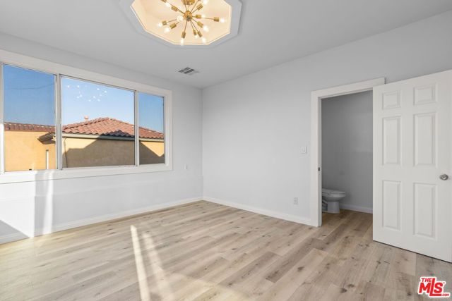 1250 S Windsor Boulevard, Los Angeles, CA 90019