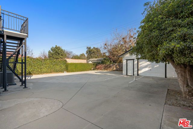 1250 S Windsor Boulevard, Los Angeles, CA 90019