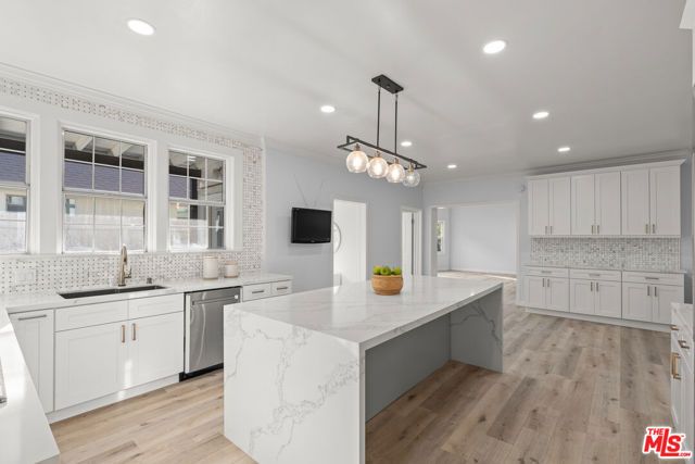 1250 S Windsor Boulevard, Los Angeles, CA 90019