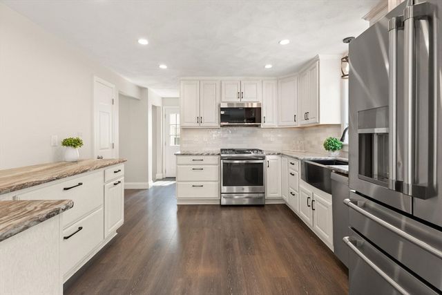 54 Long Dr, Dracut, MA 01826