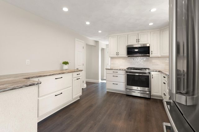 54 Long Dr, Dracut, MA 01826