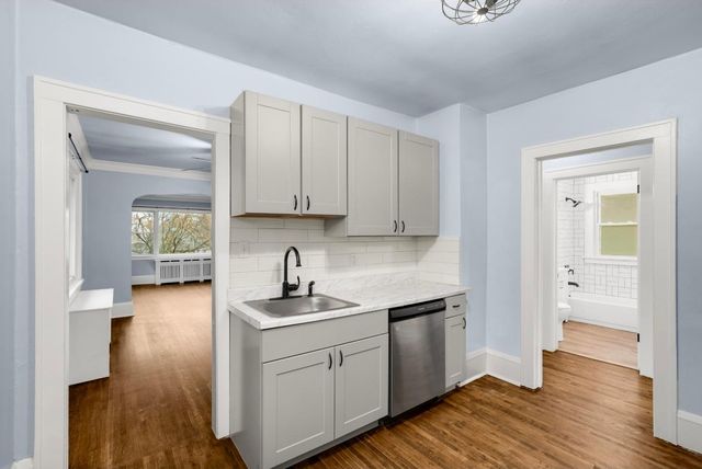 985 Charles Avenue, Saint Paul, MN 55104