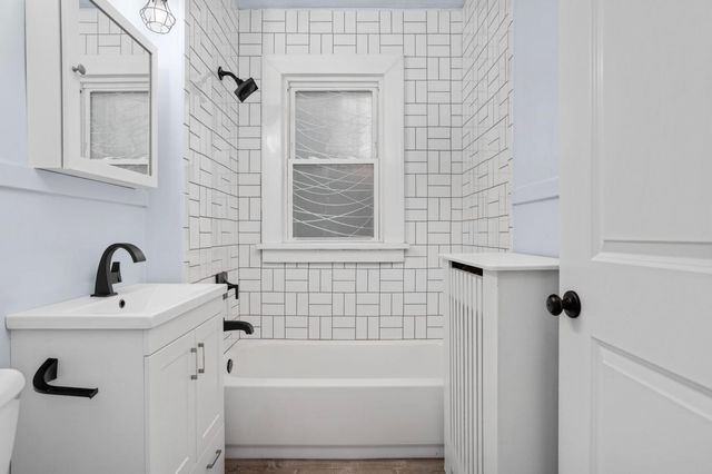 985 Charles Avenue, Saint Paul, MN 55104