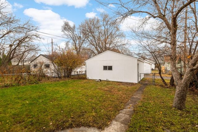 985 Charles Avenue, Saint Paul, MN 55104