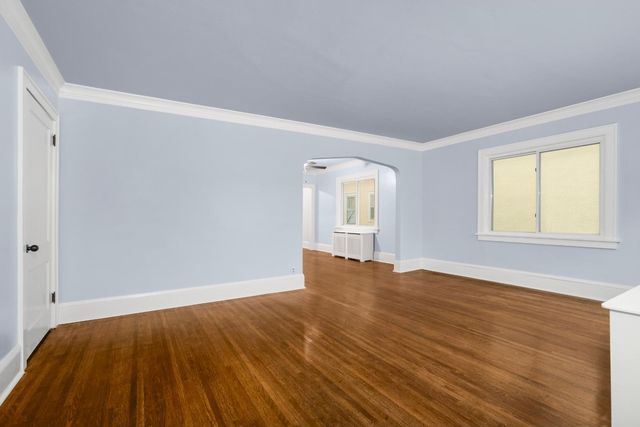 985 Charles Avenue, Saint Paul, MN 55104