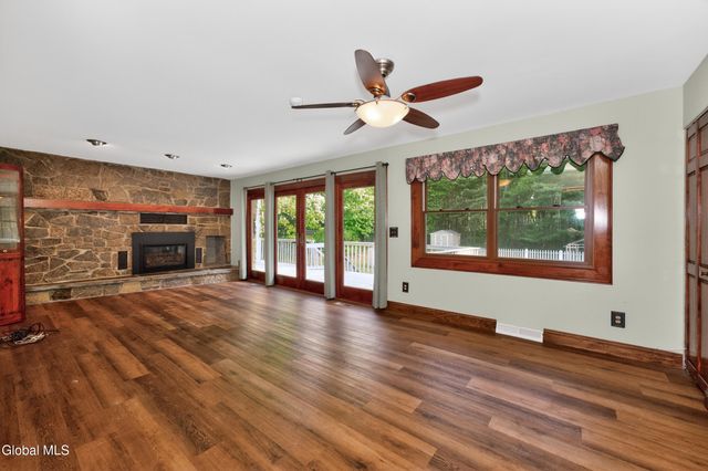 12 Maurice Lane, Clifton Park, NY 12065