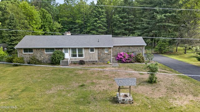 12 Maurice Lane, Clifton Park, NY 12065