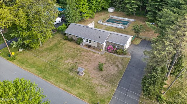 12 Maurice Lane, Clifton Park, NY 12065