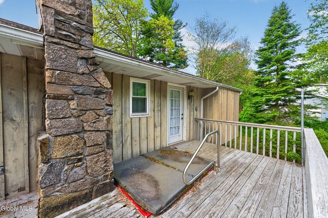 12 Maurice Lane, Clifton Park, NY 12065
