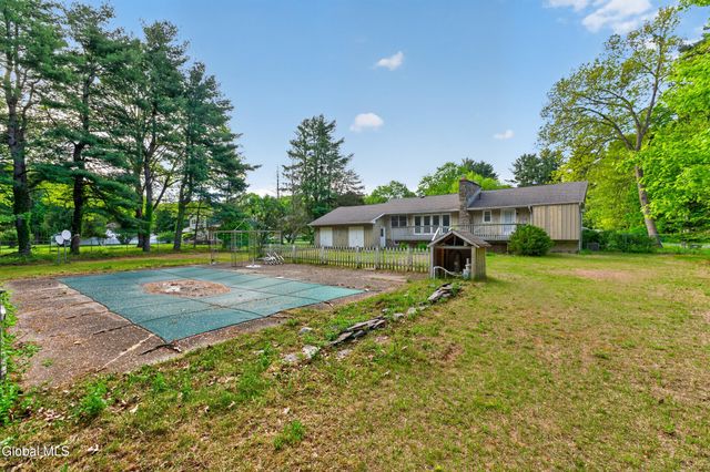 12 Maurice Lane, Clifton Park, NY 12065