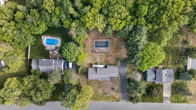 12 Maurice Lane, Clifton Park, NY 12065