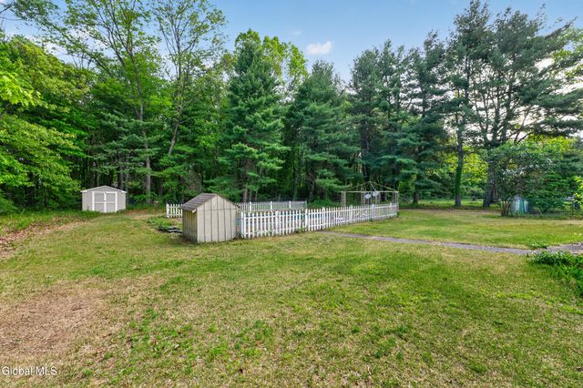 12 Maurice Lane, Clifton Park, NY 12065