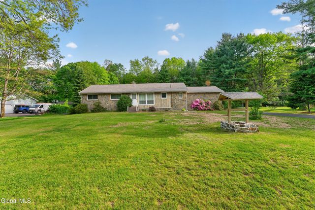 12 Maurice Lane, Clifton Park, NY 12065