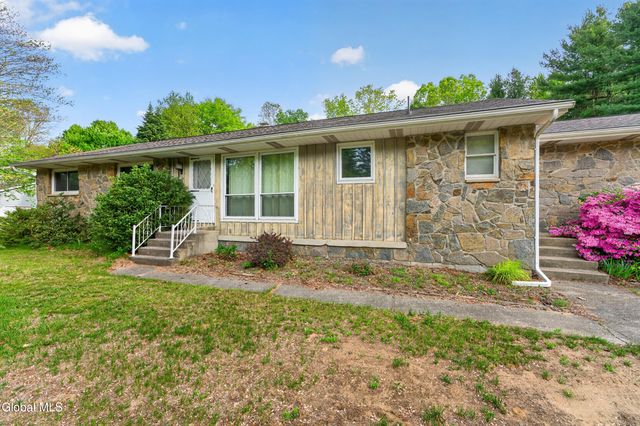 12 Maurice Lane, Clifton Park, NY 12065