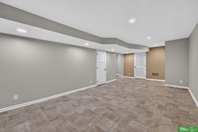 2012 N 52nd Street, Omaha, NE 68104