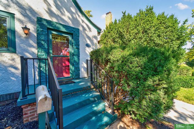 2012 N 52nd Street, Omaha, NE 68104