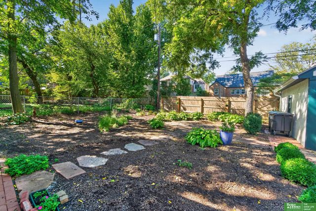 2012 N 52nd Street, Omaha, NE 68104