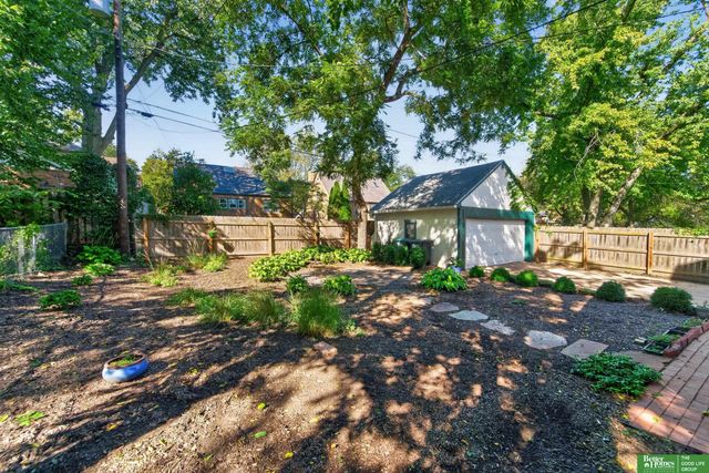 2012 N 52nd Street, Omaha, NE 68104