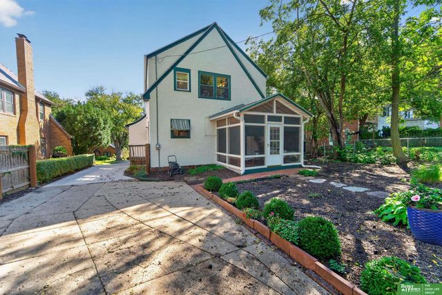2012 N 52nd Street, Omaha, NE 68104