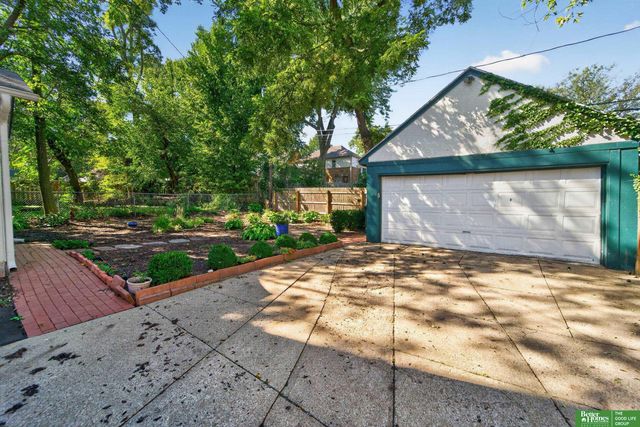 2012 N 52nd Street, Omaha, NE 68104