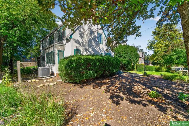 2012 N 52nd Street, Omaha, NE 68104