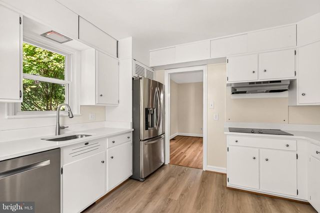 204 S ABINGDON ST, Arlington, VA 22204