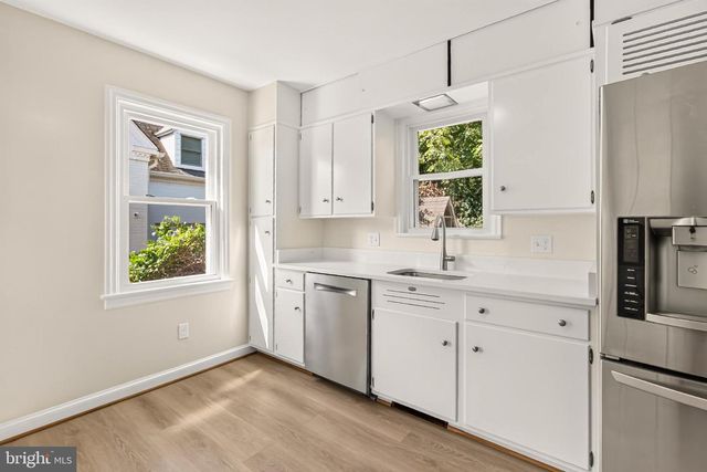 204 S ABINGDON ST, Arlington, VA 22204