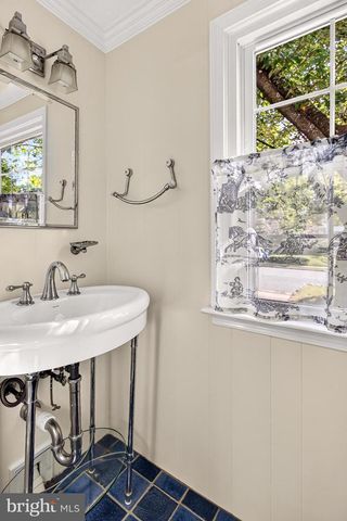 204 S ABINGDON ST, Arlington, VA 22204