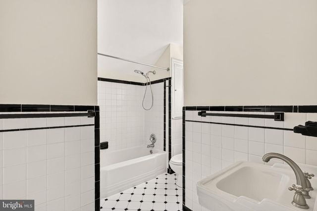 204 S ABINGDON ST, Arlington, VA 22204