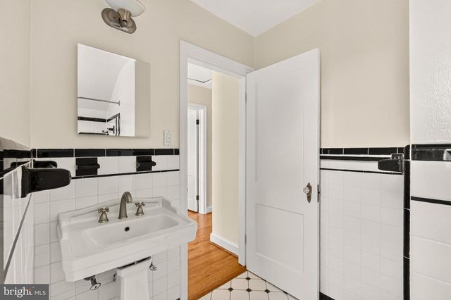 204 S ABINGDON ST, Arlington, VA 22204