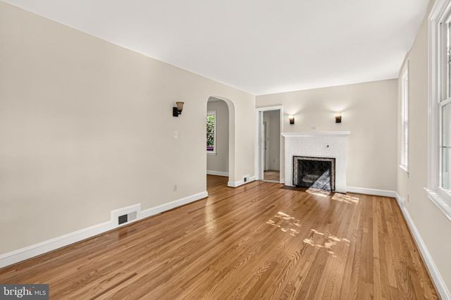 204 S ABINGDON ST, Arlington, VA 22204
