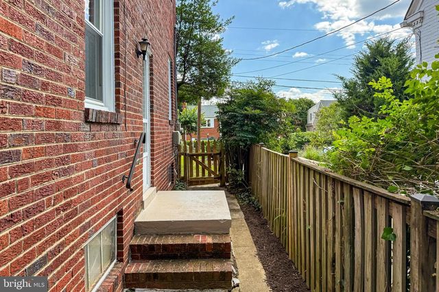 204 S ABINGDON ST, Arlington, VA 22204