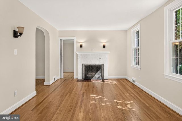 204 S ABINGDON ST, Arlington, VA 22204