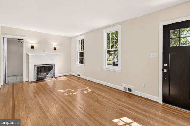 204 S ABINGDON ST, Arlington, VA 22204