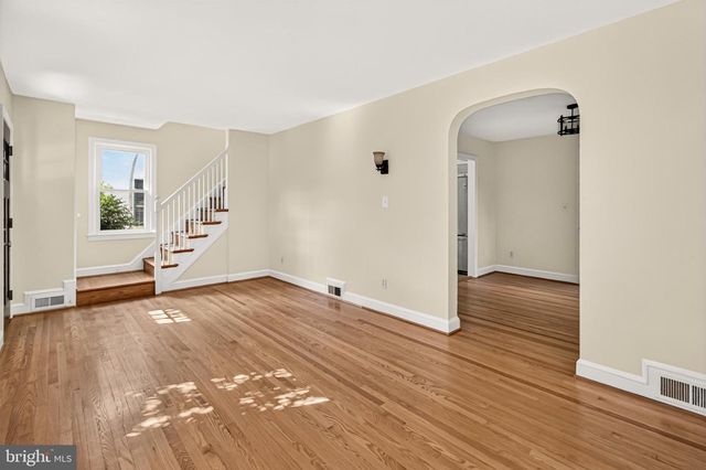 204 S ABINGDON ST, Arlington, VA 22204
